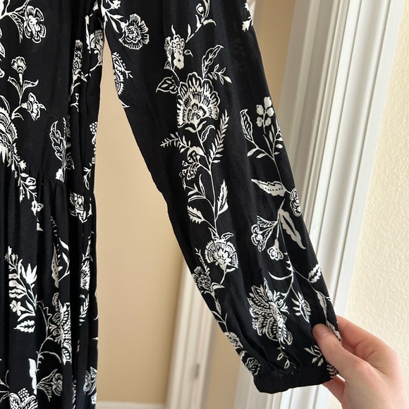 Old Navy Black and White Floral Long Sleeve Dress - Picture 5 of 5